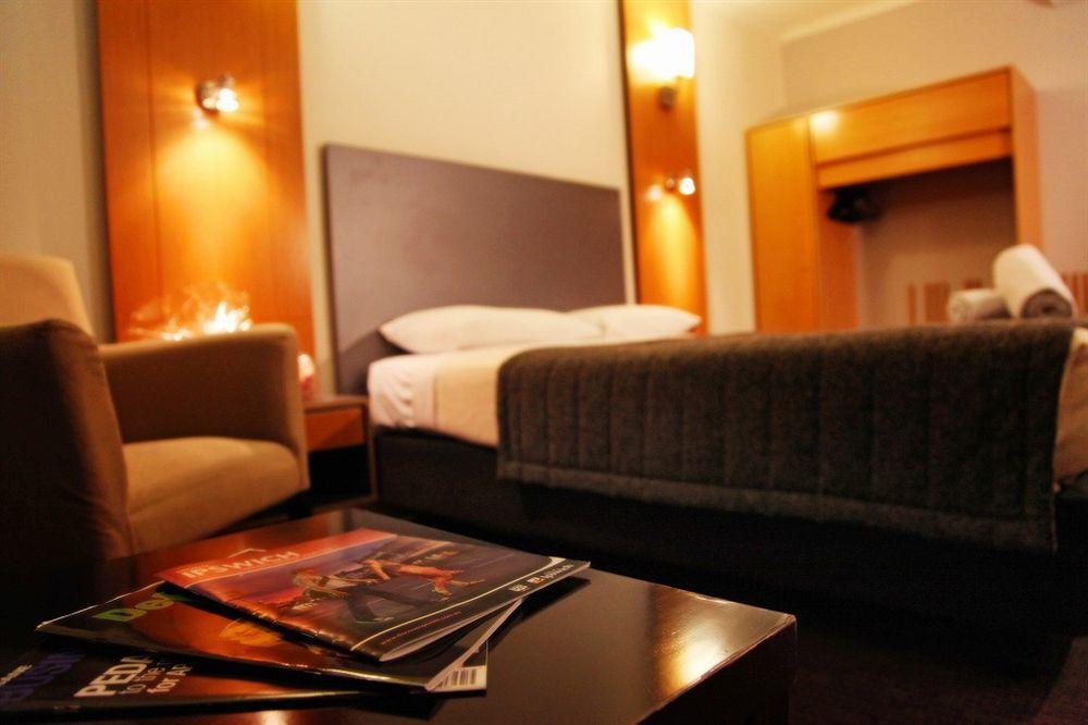 Metro Hotel Ipswich International Room photo