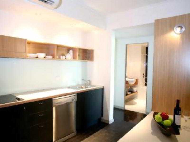 Metro Hotel Ipswich International Room photo